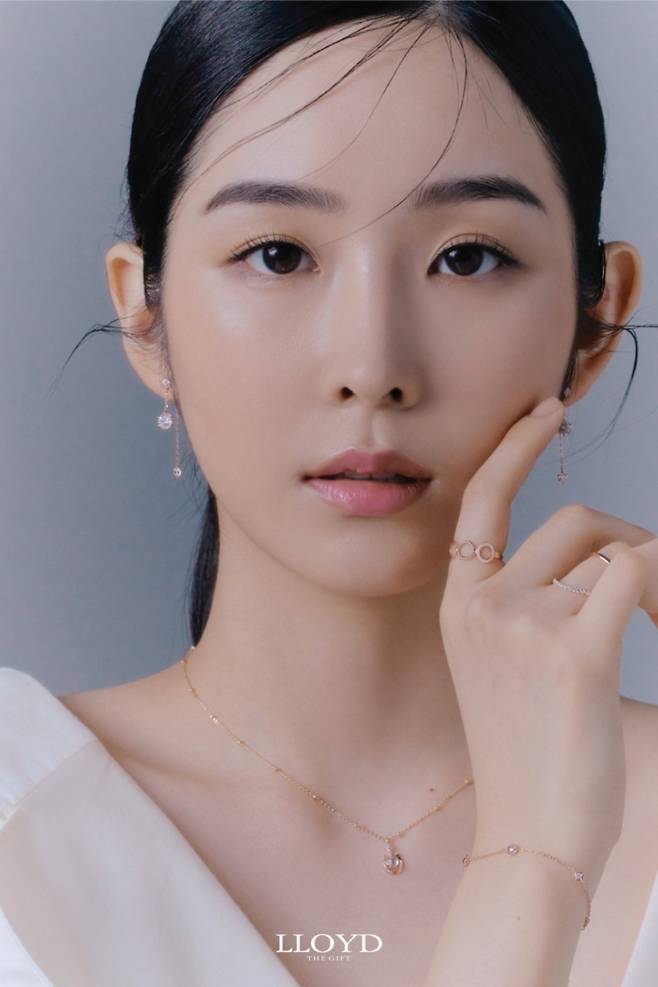 이랜드의 주얼리 브랜드 로이드가 새로운 모델로 ‘하트시그널3’ 출연자 박지현을 발탁해 촬영한 화보 공개했다./사진=로이드