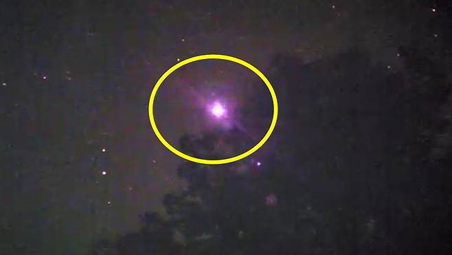 지난 7월 18일 밤 11시 15분, 미국 오하이오주에서 포착된 미확인비행물체 영상 캡쳐 (출처=NUFORC)