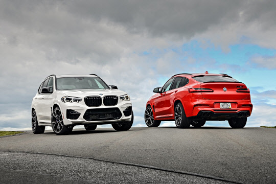 BMW 뉴 X3M(왼쪽) 및 뉴 X4M.<BMW코리아 제공>