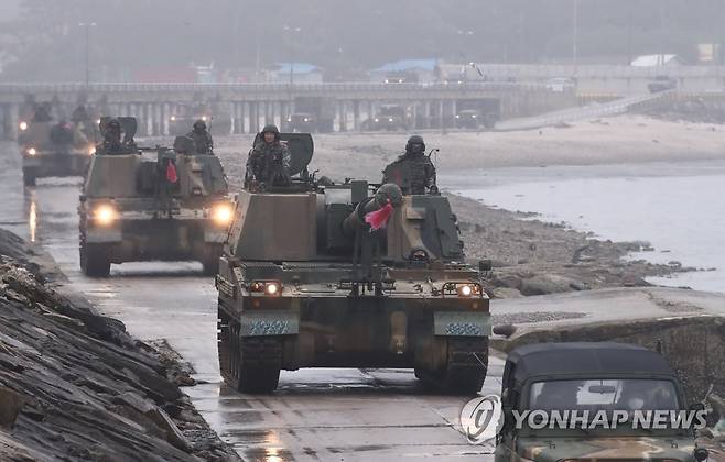 K9 자주포 훈련 기동 [연합뉴스 자료사진]