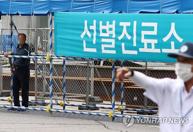 서울아산병원서 총 6명 코로나19 확진 (서울=연합뉴스) 윤동진 기자 = 사진은 이날 오전 서울아산병원 선별진료소 모습. 2020.9.3 mon@yna.co.kr