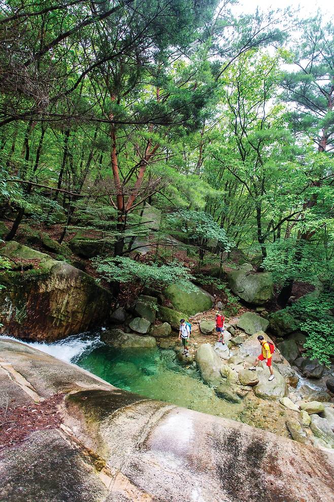 불어난 북한천 계곡에서 잠시 더위를 식혀 본다.