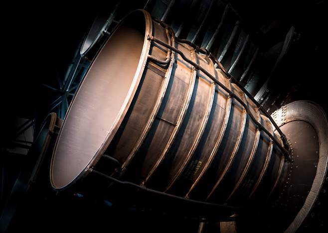 로켓은 작용-반작용의 원리를 통해 우주로 날아간다. (출처: shutterstock)