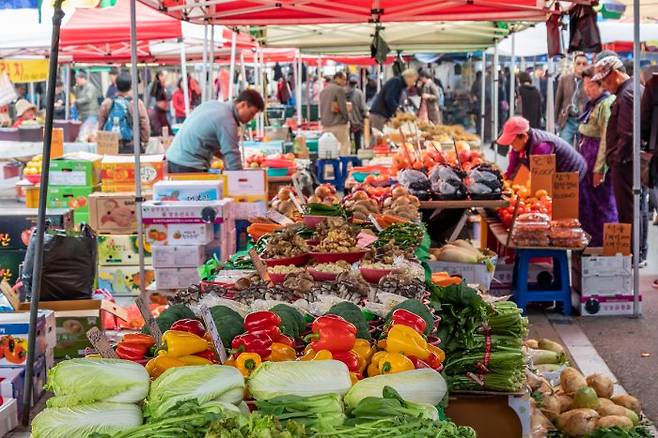 지역기반 플랫폼에서 지역 상권을 살리려는 노력이 잇따르고 있다.(사진=이미지투데이)
