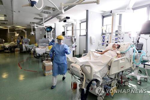이탈리아 베르가모에서 치료중인 코로나19 환자(자료사진) [로이터=연합뉴스]
