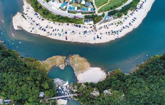 무료로 취사와 야영을 할 수 있는 충주 수주팔봉. 대표적인 차박성지로 통한다. 김경빈 기자