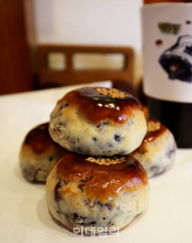 달성공원 정문 부근에 있는 ‘적두병’