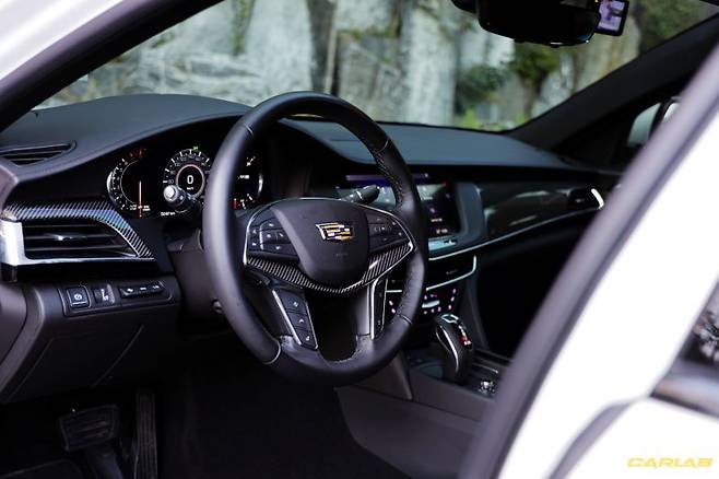 프리미엄 브랜드 F 세그먼트 치고 고급감은 떨어지는게 사실.