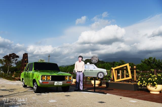 청소역은 영화 '택시운전사'를 촬영한 곳이다. 주인공 송강호 조형물과 그가 몰던 초록 택시를 전시해 놓았다.