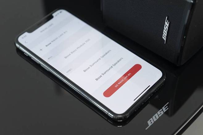 보스 베이스 모듈 700과 서라운드 스피커를 보스 뮤직 앱의 ‘액세서리 스피커’ 메뉴로 연동한 예시, 다른 장치는 심플 싱크로 연결할 수 있다. 출처=IT동아