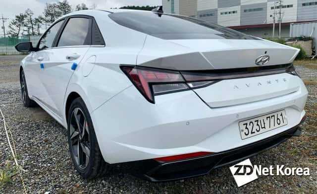 현대차 아반떼 하이브리드 뒷모습