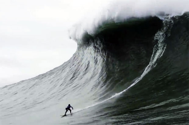 9일(현지시간) 기네스세계기록 측은 브라질 유명 서퍼 마야 가베이라(31)가 지난 2월 세운 22.4m 기록으로 세계 최강 서핑여제 자리를 지켰다고 밝혔다./사진=월드서프리그(World Surf League, WSL)