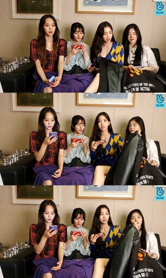 파나틱스가 라이브 도중 소속사 관계자의 눈치를 보며 점퍼를 치우는 장면은 V라이브를 통해 그대로 송출됐다. /V라이브 캡처