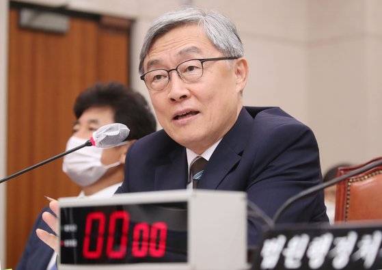 최재형 감사원장이 7월 29일 국회에서 열린 법제사법위원회 전체회의에서 의원의 질의에 답하고 있다. [뉴시스]