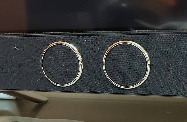 TV 스피커로 부족함 없는 출력 - 왼쪽 스피커