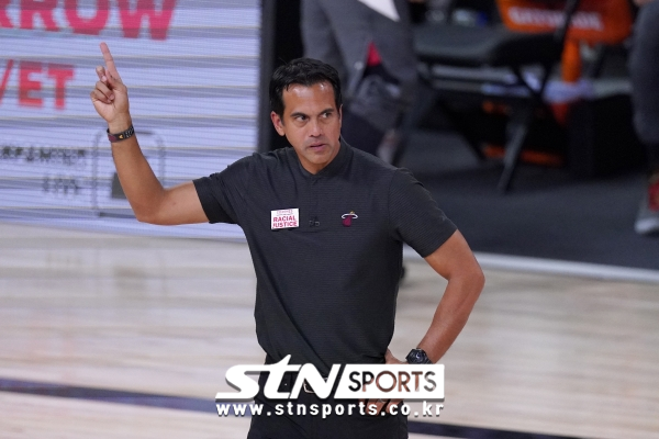 마이애미 히트의 에릭 스폴스트러 감독