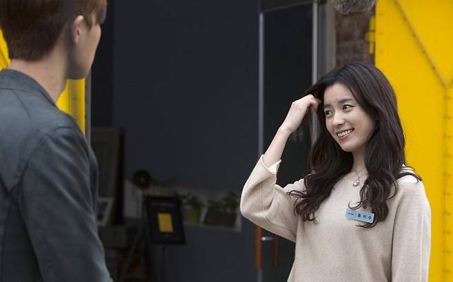 네이버 영화 〈뷰티 인사이드〉 스틸컷