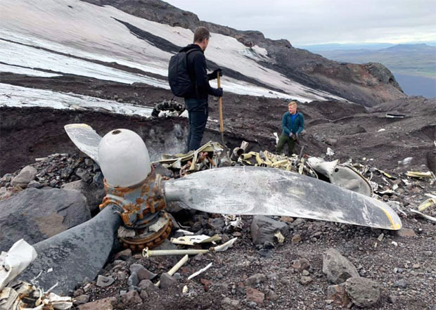 기후 변화로 녹아내린 아이슬란드 빙하에서 76년 전 추락한 미국 폭격기가 모습을 드러냈다./사진=그뷔드뮌뒤르 군나르손(Gudmundur Gunnarsson) 페이스북