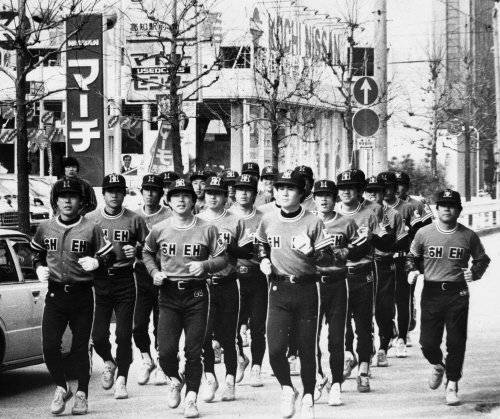 1982년 창단 후 첫 해외 전지훈련 중 시내에서 러닝하고 있는 해태 선수들. 중앙포토
