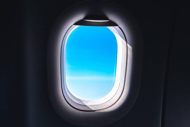 둥근 유리창은 응력 집중에 따른 피로 파괴를 줄여준다. [사진 한국공항공사]