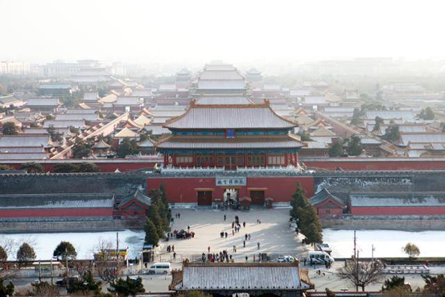 눈이 조금 내렸을 때 경산공원에서 본 자금성. ⓒ최종명