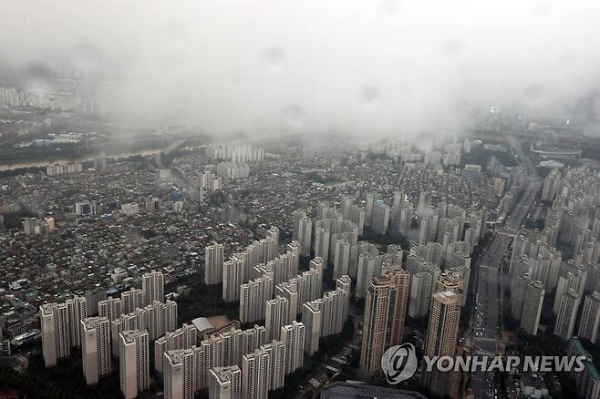 서울 송파구 롯데월드타워에서 바라본 송파구 일대 아파트 단지 [연합뉴스 자료사진]