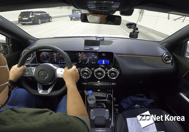 메르세데스-벤츠 GLA 250 4MATIC 주행모습