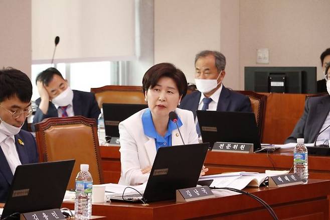 지난 6월 '비동의 간음죄' 도입 법안 발의한 더불어민주당 백혜련 의원