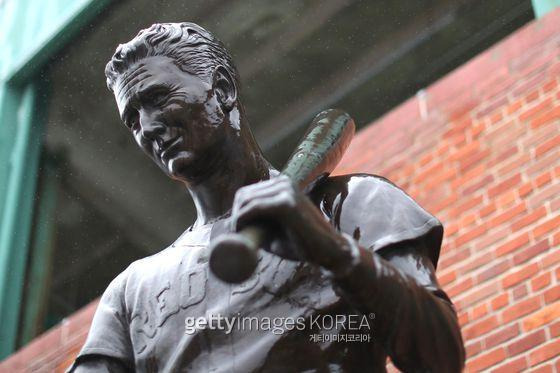 보스턴 펜웨이파크에 위치한 테드 윌리엄스 동상. Gettyimages