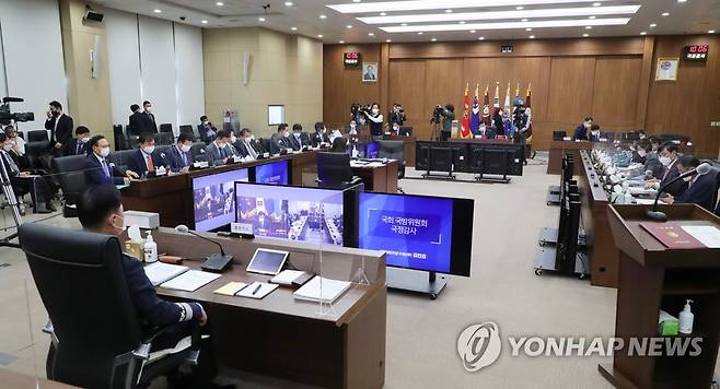 국정감사 출석한 원인철 합참의장 (서울=연합뉴스) 원인철 합참의장이 8일 서울 용산구 합동참모본부에서 열린 국회 국방위원회 합동참모본부 등에 대한 국정감사에 출석해 있다. 2020.10.8 [국회사진기자단] jeong@yna.co.kr