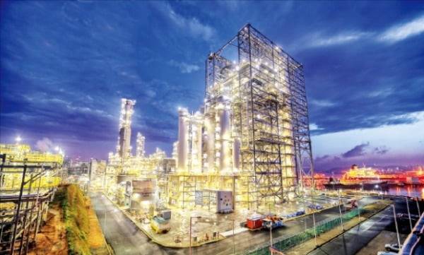 에쓰오일은 2014년부터 2018년까지 5조원 규모 ‘잔사유 고도화와 올레핀 다운스트림(RUC&ODC)’ 1단계 프로젝트를 완료했다.  에쓰오일 제공