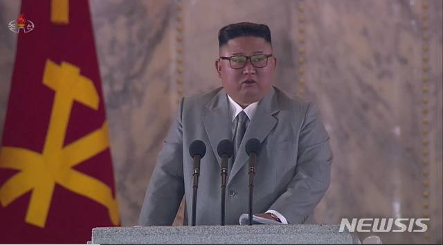 [서울=뉴시스] 박진희 기자 = 북한 조선중앙TV가 10일 오후 노동당 창건 75주년 경축 열병식을 방송하고 있다. (사진= 조선중앙TV 캡처)  2020.10.10.photo@newsis.com