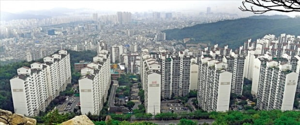 최근 6억원 이하 주택을 중심으로 신고가 거래가 속출하고 있는 금천구 시흥동의 한 아파트 단지. 강은구 기자 egkang@hankyung.com