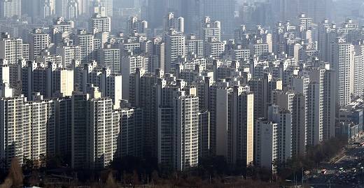 전세대출도 급증했다. 국내 5대 시중은행의 올해 9월 말 전세대출 잔액은 99조1623억원으로 한달 전 대비 2조6911억원(2.8%) 증가했다. 관련 통계 집계 이후 역대 두번째 증가량이다. /사진=뉴시스