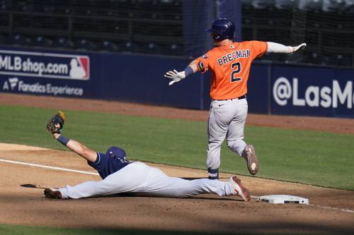 탬파베이 최지만이 지난 13일 샌디에이고에서 열린 휴스턴과 아메리칸리그 챔피언 시리즈 2차전에서 다리찢기를 선보이며 호수비를 펼치고 있다.  샌디에이고 | AP연합뉴스