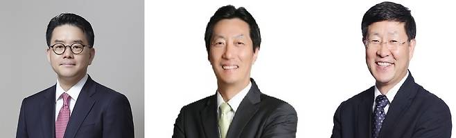 (왼쪽부터) 강희석 이마트·쓱닷컴 대표, 김장욱 이마트24 대표, 김성영 이마트에브리데이 대표 © 뉴스1