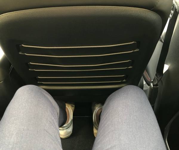 쌍용차 '티볼리 에어' 2열 레그룸