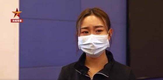 CCTV는 지난 2월 우한에 자진해서 들어온 자칭 간호사 위신후이를 집중 조명하는 보도를 했다. [CCTV 캡쳐]