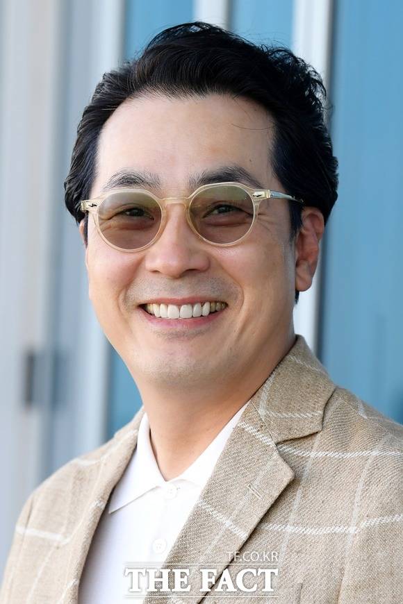 김한석은 유쾌한 순발력과 함께 정직하고 깨끗한 이미지로 교양 정보프로그램 MC의 영역을 착실히 꿰차고 있다. 방송인으로 그가 밝힌 좌우명은 '욕심 내지 않고 한발씩 걷는 성실함'이다. /이선화 기자
