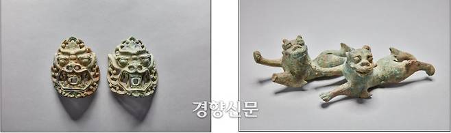 황용사에서 출토된 금동귀면과 금동사자. |불교문화재연구소 제공