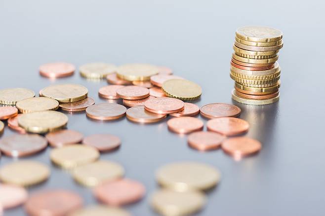 대부업 상위 20개사와 저축은행 상위 20개사의 지난해 영업이익은 1조7894억원으로 2017년(1조2279억원)과 비교해 45.7% 증가했다./사진=이미지투데이