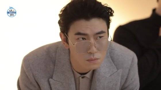 10kg 넘게 감량한 배우 이시언. 패션잡지 화보를 촬영하기 위해 이시언은 탄수화물을 2주동안 끊고 매일 강도 높은 운동을 했다고 한다. 사진 '나 혼자 산다' 영상 캡처