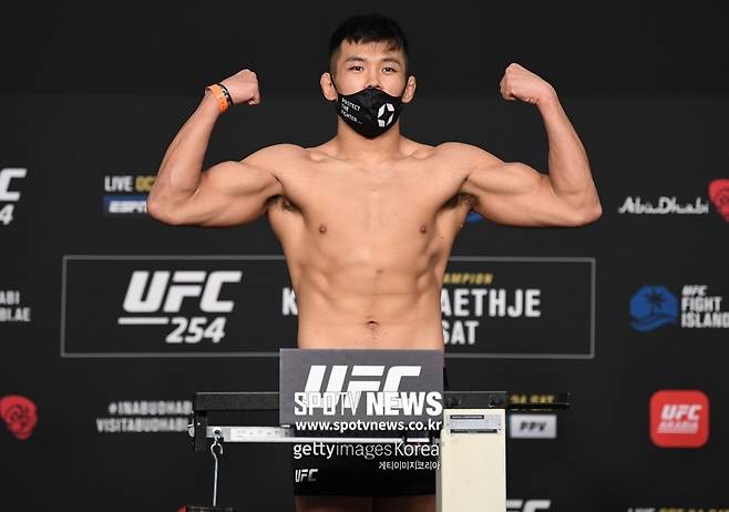 ▲ 정다운은 23일(한국 시간) UFC 254 계체에서 206파운드(약 93.44kg)로 통과했다.