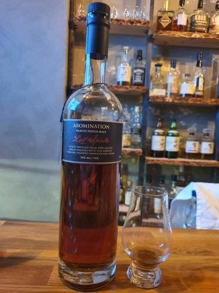 어보미네이션 헤빌리 피티드 몰트. [사진 김대영]