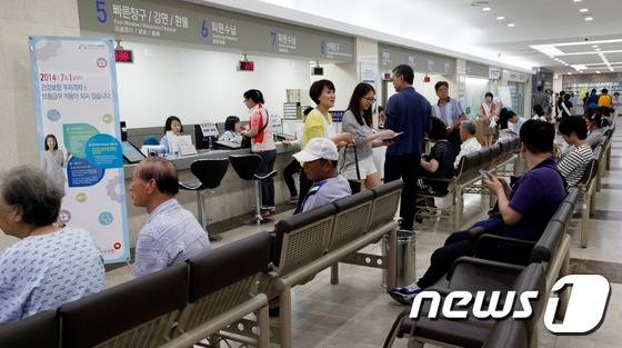 3800만 가입자를 보유한 실손의료보험 제도 가입자 간 형평성을 고려해 보험료 차등제를 도입해야 한다는 의견이 제기됐다./사진=뉴스1DB