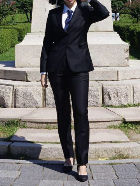 연세대학교를 졸업한 김모(24)씨의 졸업사진 복장이다. (사진=제보)