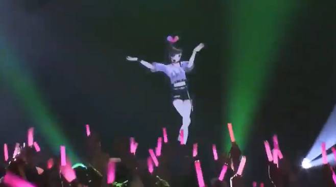 일본 가상 유튜버 '키즈나 아이'가 올해 초 개최한 콘서트 장면[유튜브 화면 캡처]