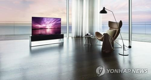 LG전자가 세계 최초로 선보인 롤러블(Rollable) TV 'LG 시그니처 올레드 R(LG SIGNATURE OLED R)'  [LG전자 제공. 재판매 및 DB 금지]