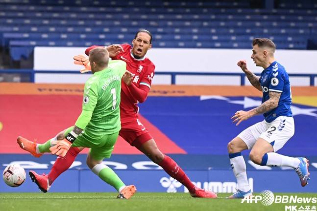 리버풀 수비수 버질 반다이크가 무릎 수술을 성공적으로 마쳤다, 사진=AFPBBNews=News1