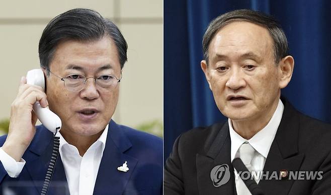 문재인 대통령이 지난달 24일 오전 청와대에서 스가 요시히데(菅義偉) 일본 총리와 전화 회담을 하고 있다.  [청와대 제공·EPA 자료사진 = 연합뉴스. 재판매 및 DB 금지]